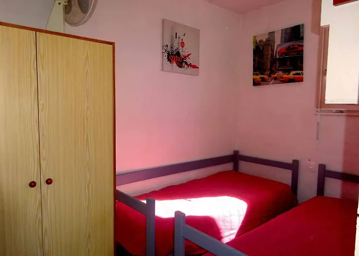 2 Pieces Avec Terrasse, Climatisation, Parking, A 100m De La - Grande - Fr-1-782-21