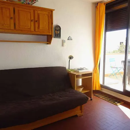 2 Pieces Avec Terrasse, Climatisation, Parking, A 100m De La - Grande - Fr-1-782-21