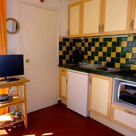 2 Pieces Avec Terrasse, Climatisation, Parking, A 100m De La - Grande - Fr-1-782-21 Appartement *
