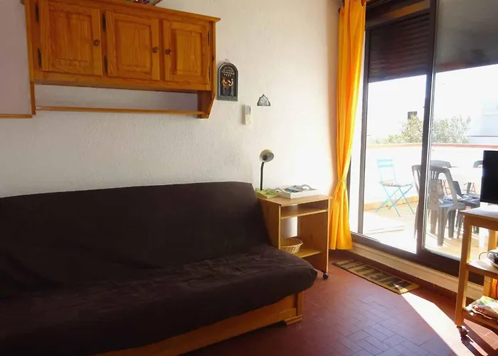 2 Pieces Avec Terrasse, Climatisation, Parking, A 100m De La - Grande - Fr-1-782-21